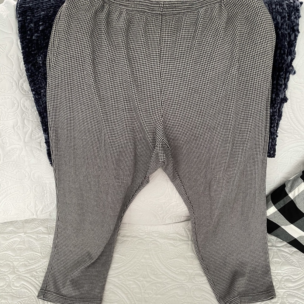 Stretchy houndstooth pants